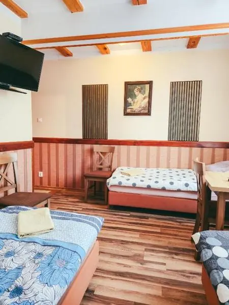 Pokoje i wnętrza Pensjonatu Li-Mar w Piszu — zdjęcie 12